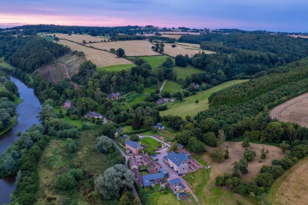 Cosy Cottage On Banks Of River Wye Foy ภายนอก รูปภาพ
